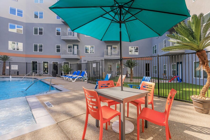 Building Photo - 2422 S Carrier Pkwy