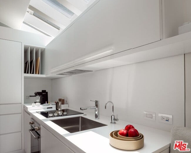 Building Photo - 1060 Nowita Pl