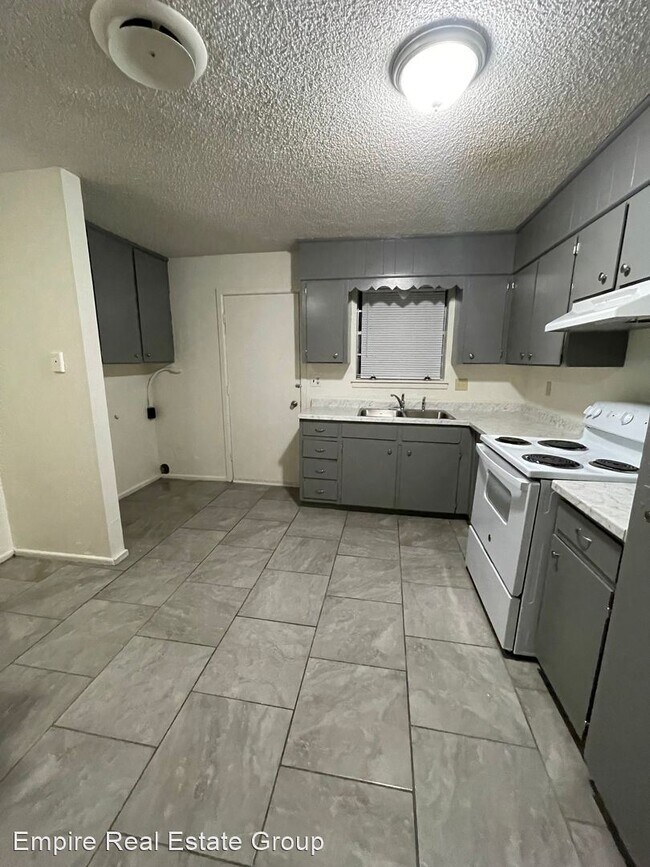 Building Photo - 2 br, 1 bath House - 602 E. Sunset Dr