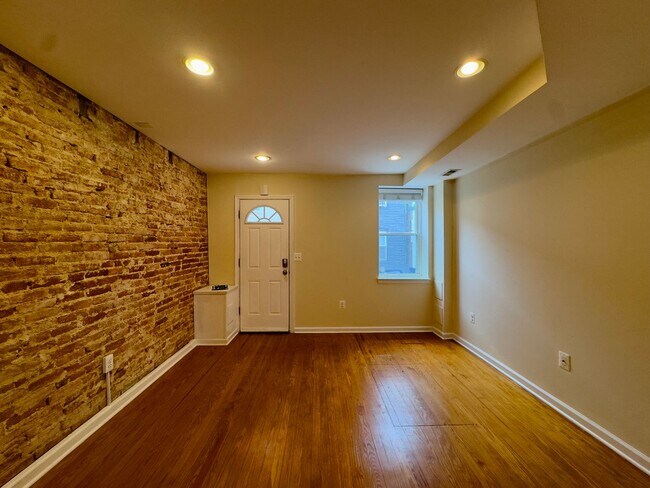 Building Photo - Charming 2 Bedroom/2 Bathroom Townhome in Upper Fells Point, MD!