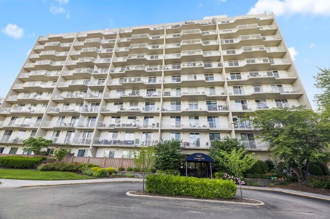Building Photo - 1077 River Rd