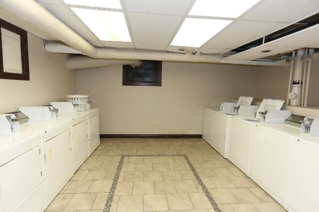 Building Photo - 744 W Belmont Ave