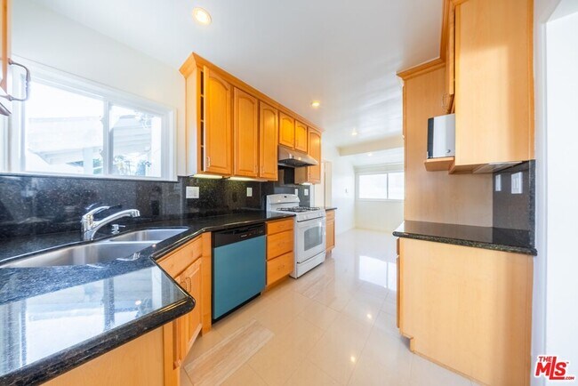Building Photo - 2551 S Bentley Ave