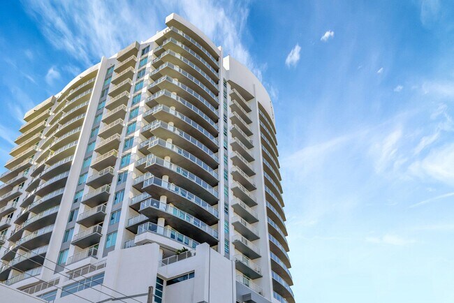 Building Photo - 315 NE 3rd Ave