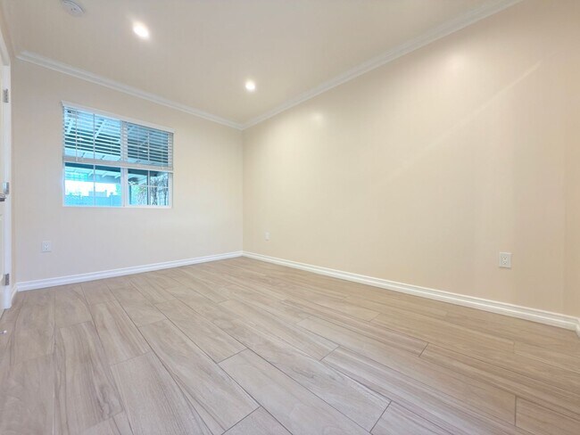Building Photo - Modern 2BD/2BA ADU in Prime Toluca Terrace Location