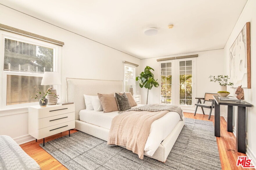 Bedroom - 842 S Sycamore Ave