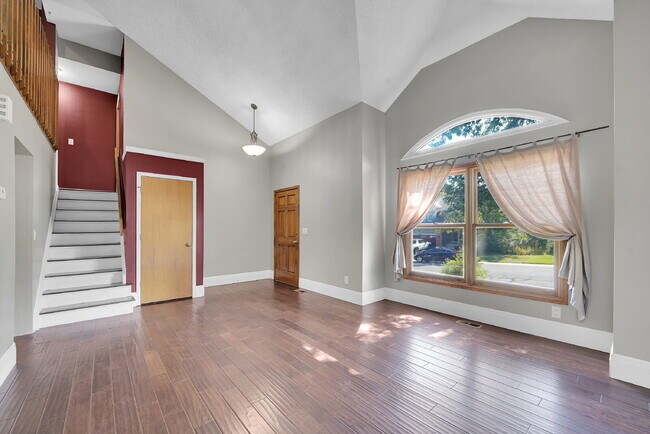 Building Photo - $2,795.00, 4-bed, 2.5-bath located in West...