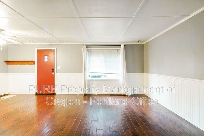 Building Photo - 13930 SE Bush St