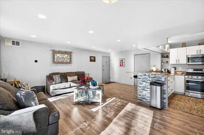 Building Photo - 4420 Briarwood Ct N