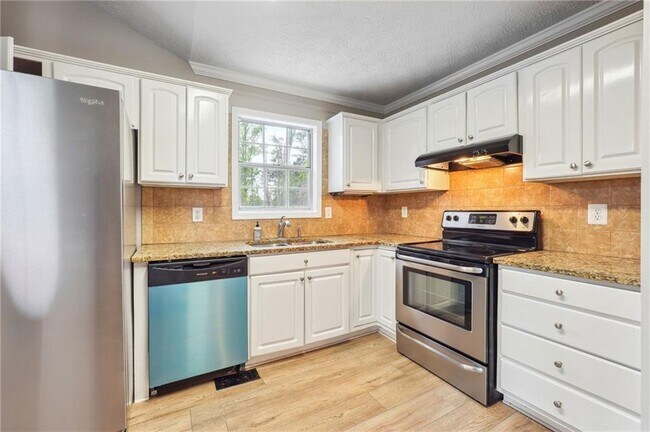 Building Photo - 805 Grindstone Pl SW