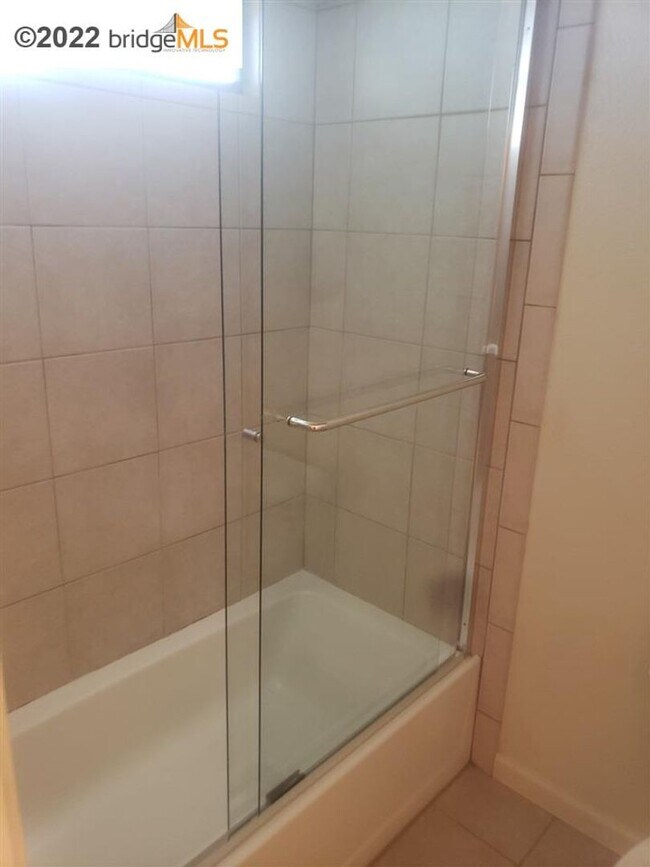 Building Photo - SHARP DISCOVERY BAY MARINA CONDO!