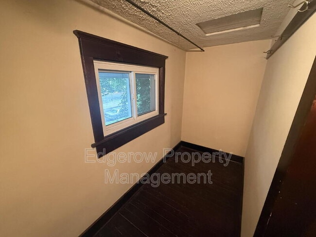 Building Photo - 915 Jackson St NW