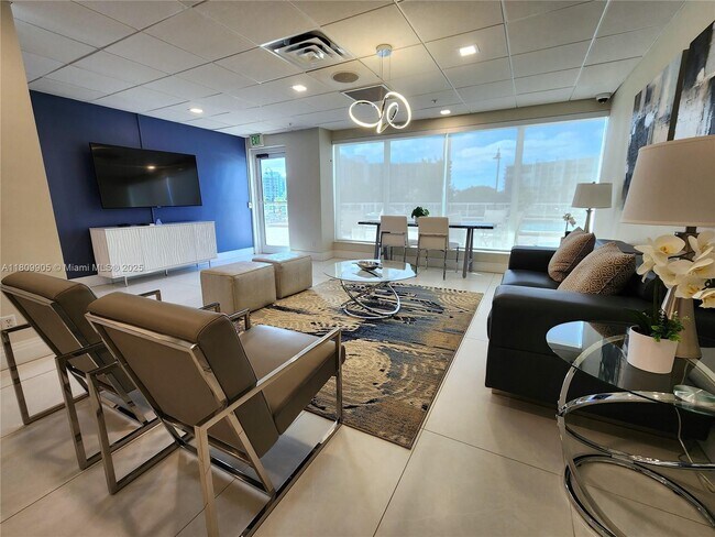 Building Photo - 3000 S Ocean Dr