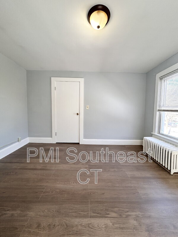 Building Photo - 484 Pleasant St