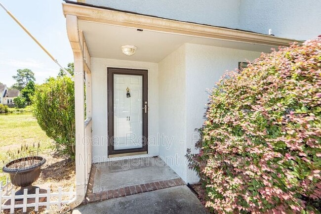 Building Photo - 11 Poets Corner