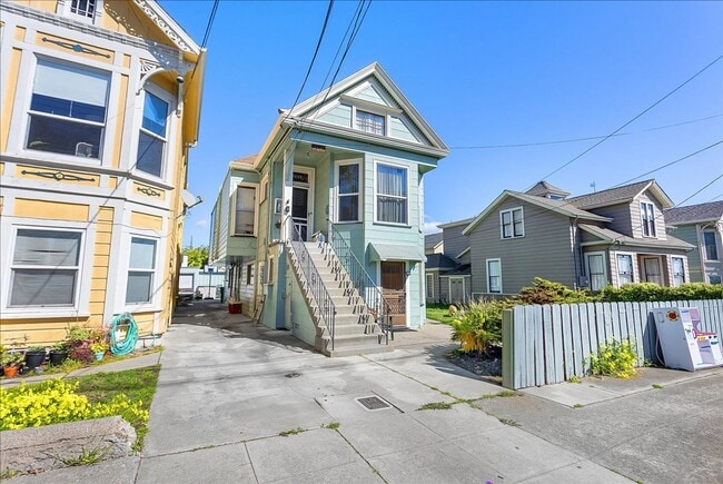 Building Photo - 3249 Encinal Ave