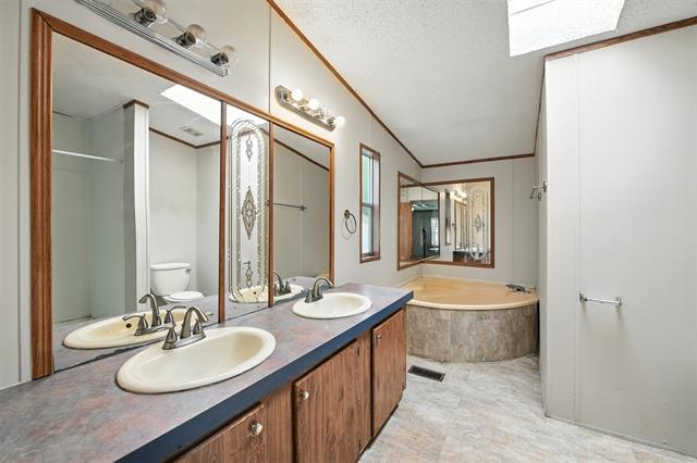 Building Photo - 431 Country Living Dr