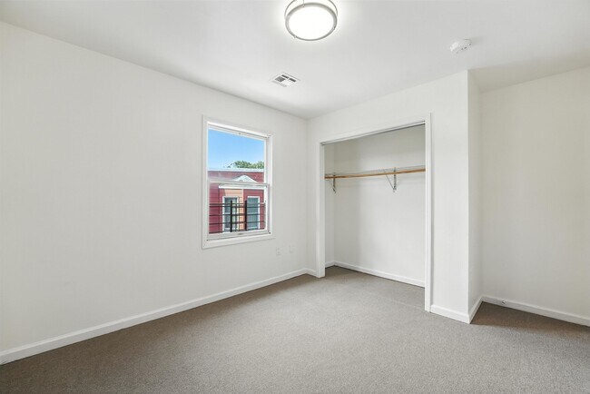 Building Photo - 139 Bayview Ave