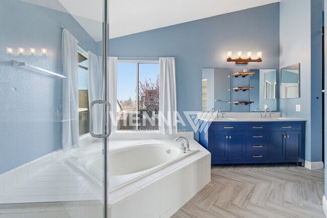 Building Photo - 2212 Thurton Dr