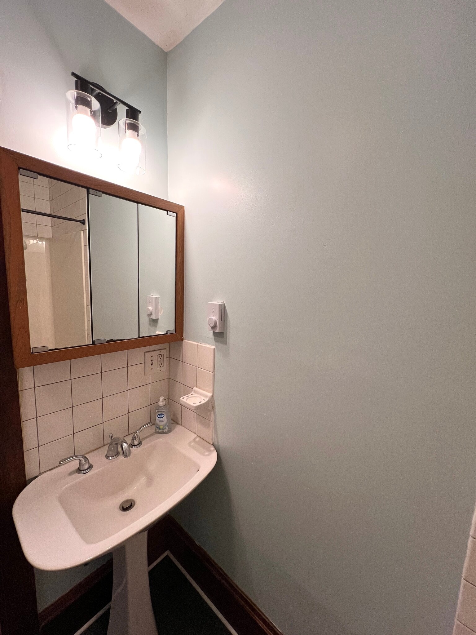 Bathroom 2 - 94 Graham St