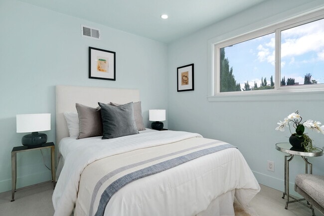 Building Photo - 11670 W Sunset Blvd