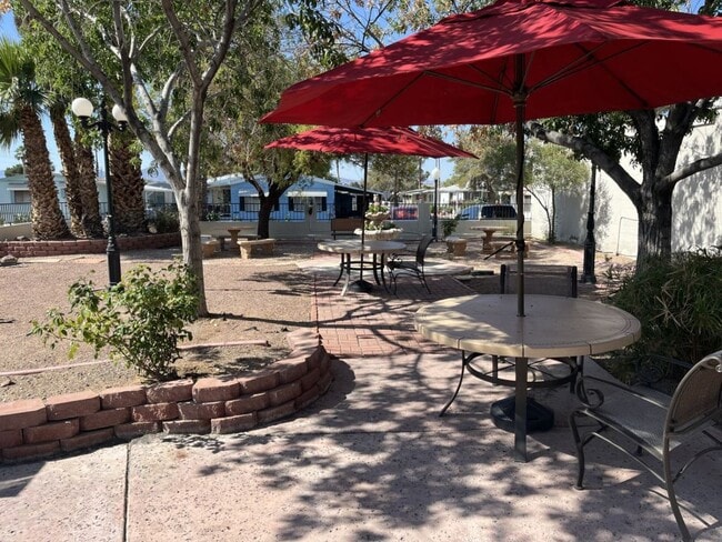 Building Photo - 5303 E Twain Ave