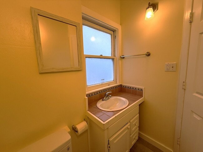 Building Photo - 5BR Berkeley Home | W/D, Dishwasher, Backyard + Storage Near Shattuck & Berkeley Bowl