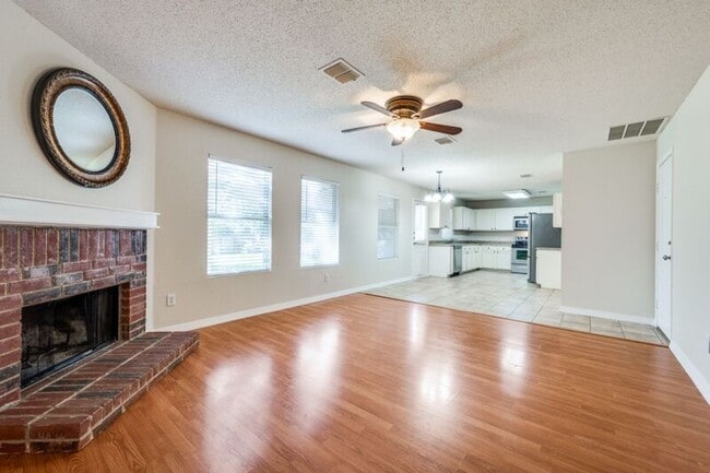 Building Photo - 2528 Red Oak Dr