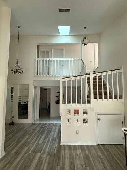 Building Photo - 160 Palm Sparrow Ct