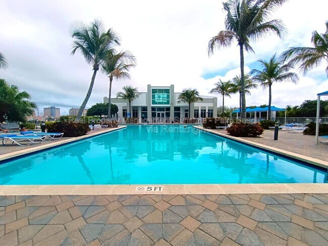 Building Photo - 300 S Australian Ave