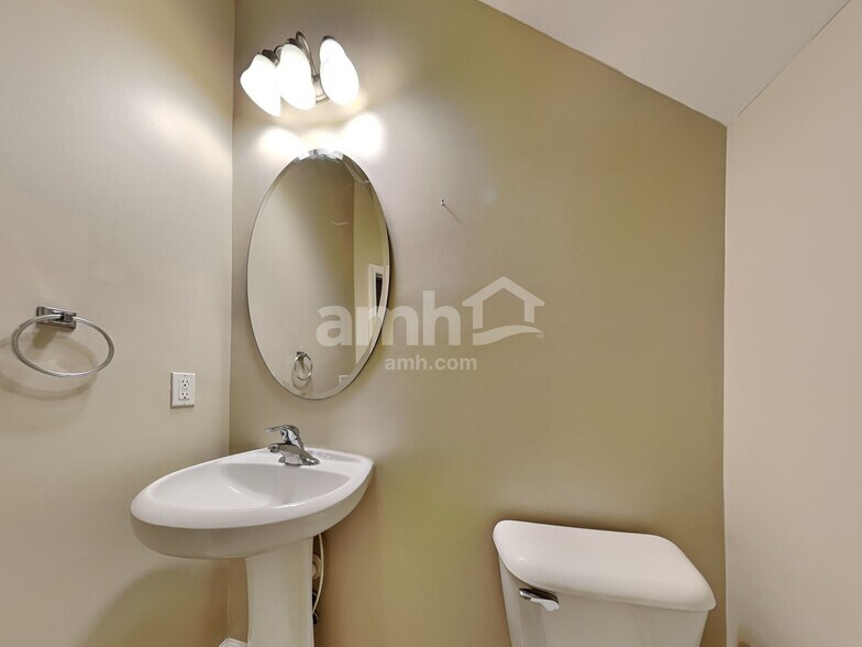 Building Photo - 75 Summer Hill Way