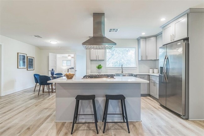 Building Photo - 1502 Villanova Dr