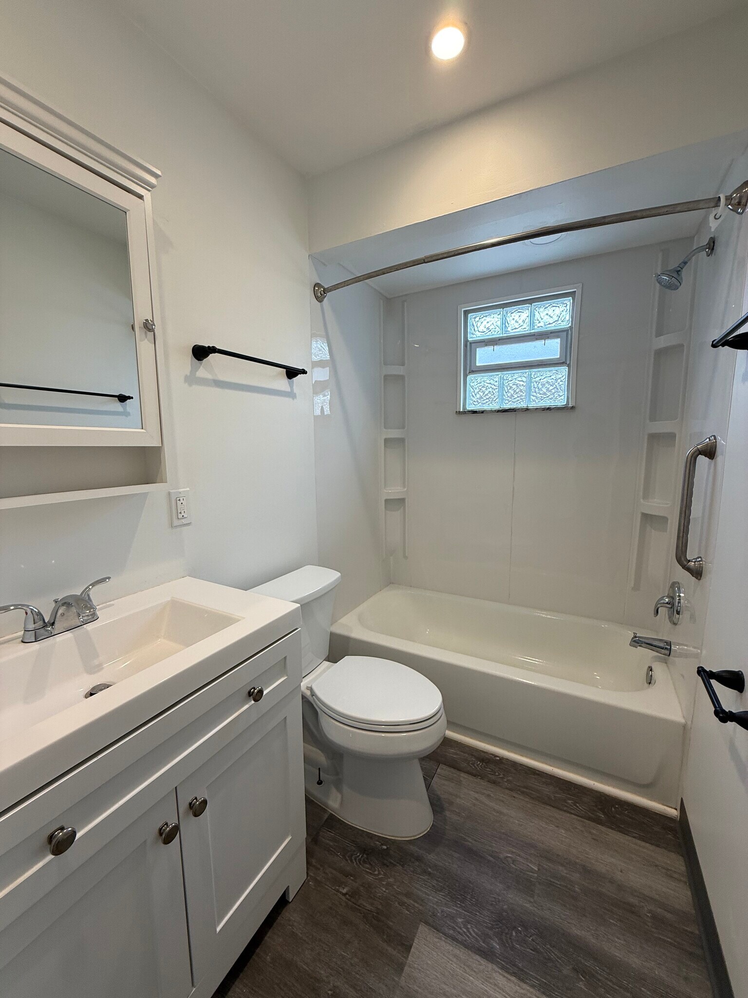 Building Photo - 15 W York St