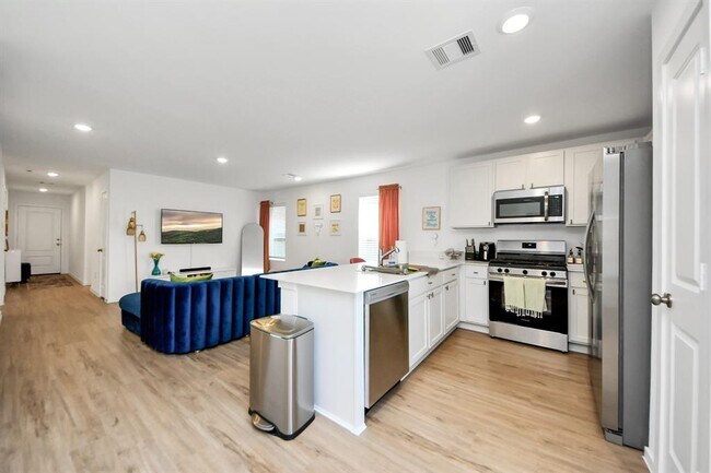 Building Photo - 21641 Balzola Ln