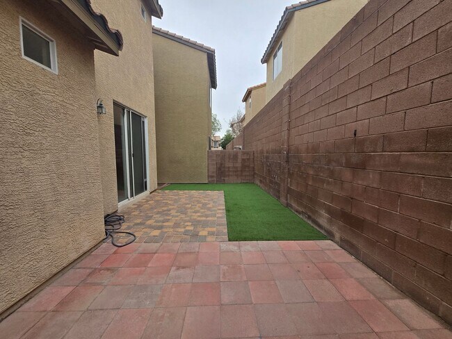 Building Photo - Beautiful Mountain's Edge Community