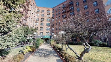 Building Photo - Park Manor Condo