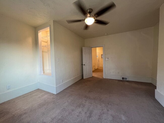 Building Photo - 3BR house in Southside Slopes