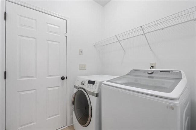 Building Photo - 2080 Redbarn Court