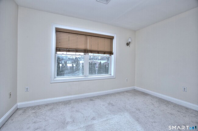Building Photo - 39 Maple Tree Ave