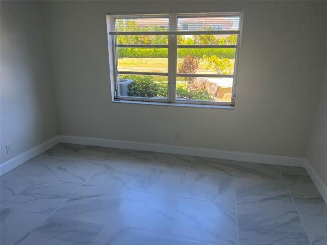 Building Photo - 8705 NW 38th Dr