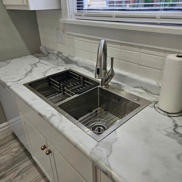 Stainless steal sink with a Delta faucet - 811 Tyler St