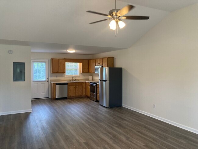 Building Photo - 61 Farm View Cir