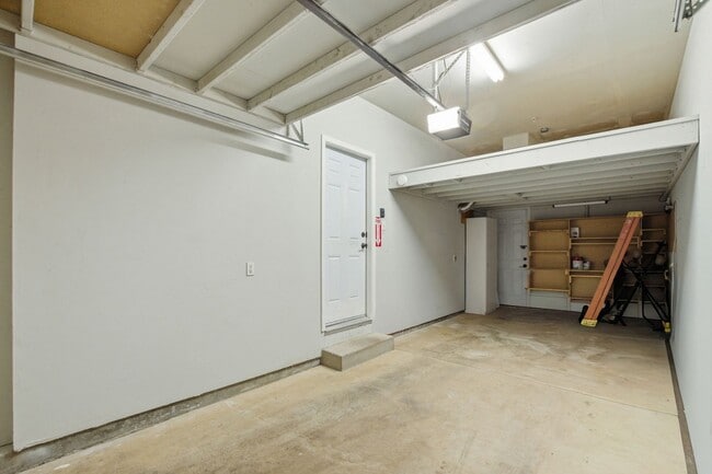 Building Photo - 62 Avalon Ct