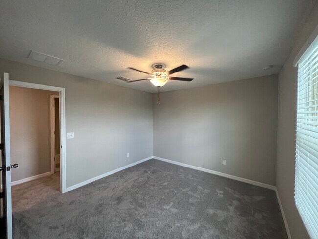 Building Photo - 352 Argyll Dr