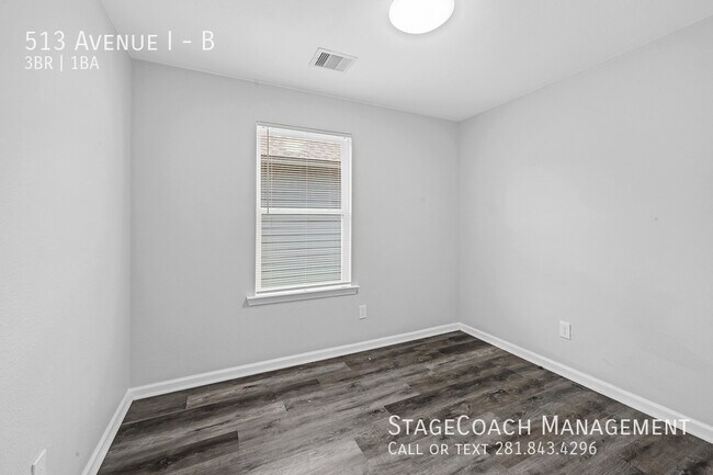 Building Photo - 513 Avenue I