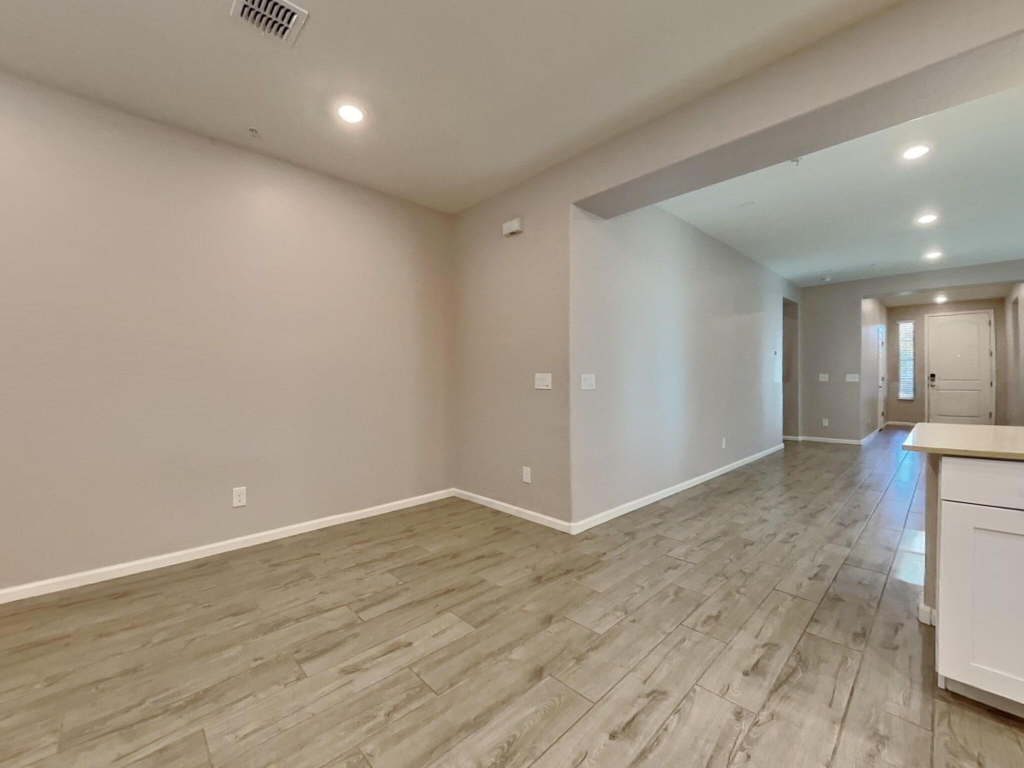 Building Photo - 21266 W Wilshire Dr