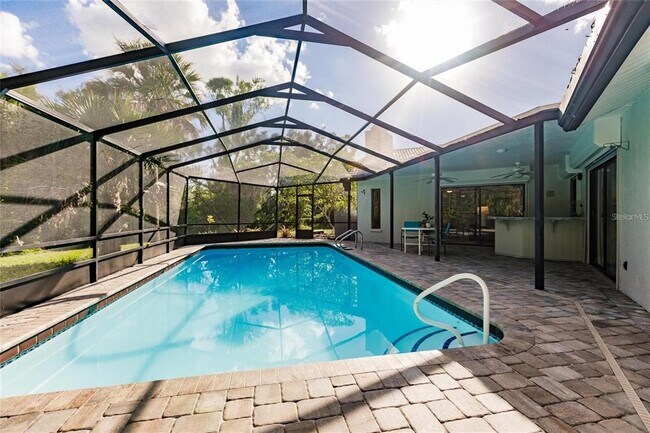 Building Photo - 904 S Doral Ln