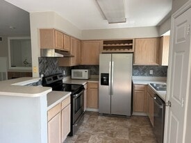 Building Photo - 700 Daniel Ellis Dr