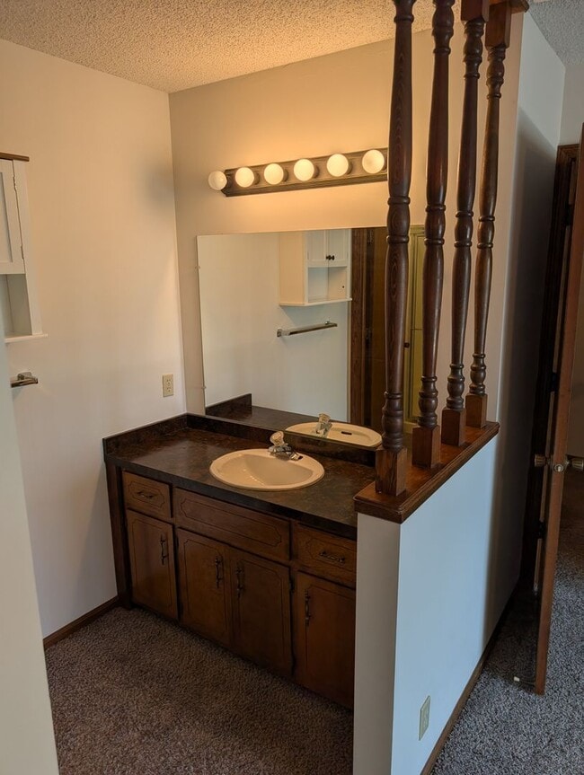 Building Photo - Fully Updated 3 Bedroom 3 Bath Townhouse with 2 Stall Attatched Garage