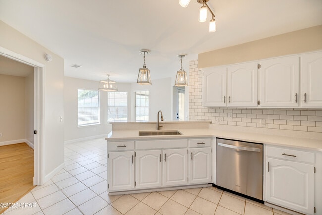 Building Photo - 108 Leeward Way